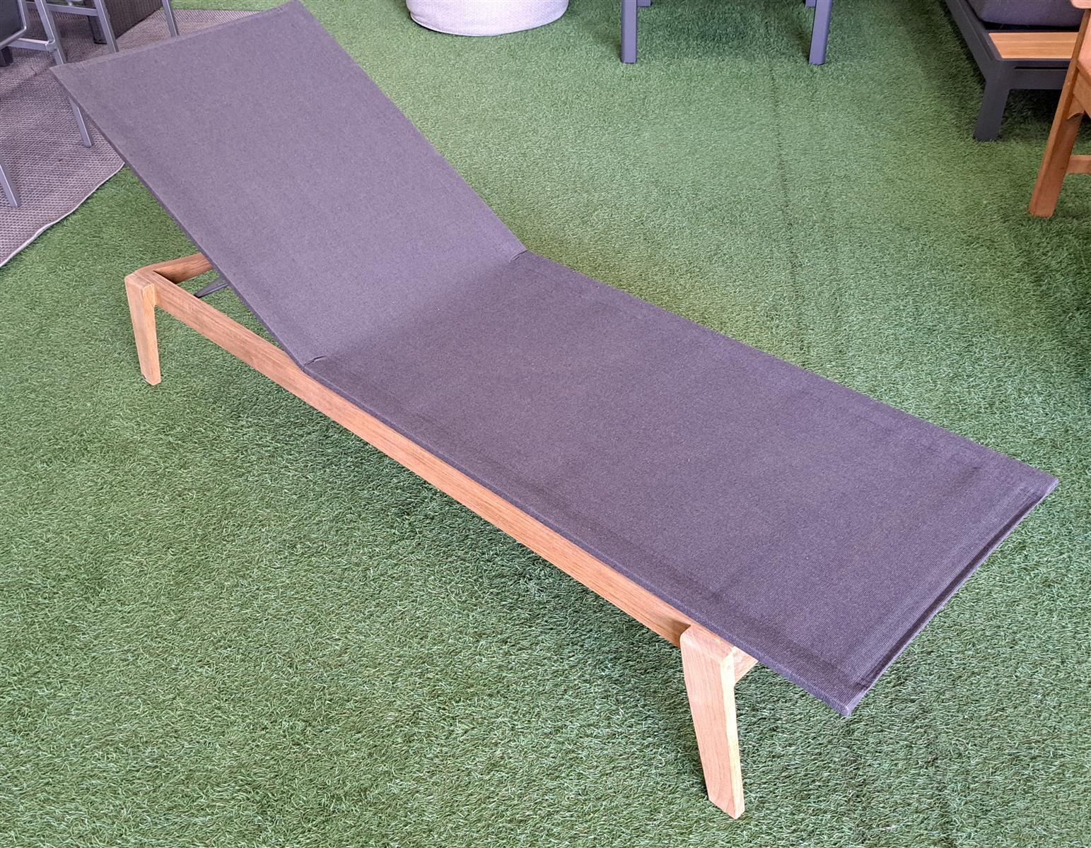 ARCO Lugano Sonnenliege Teakholz anthrazit PVC Sunbrella